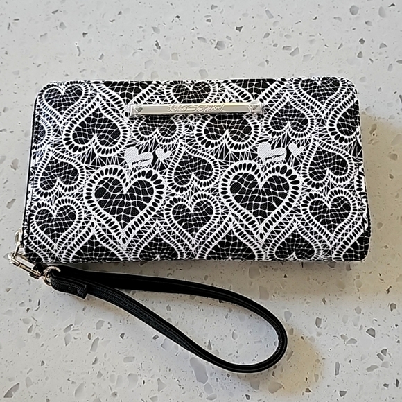 Betsey Johnson Heart Patterned Wristlet/Walllet NWOT - Picture 3 of 5
